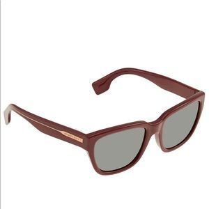 New AUTHENTIC women’s Burberry sunglasses